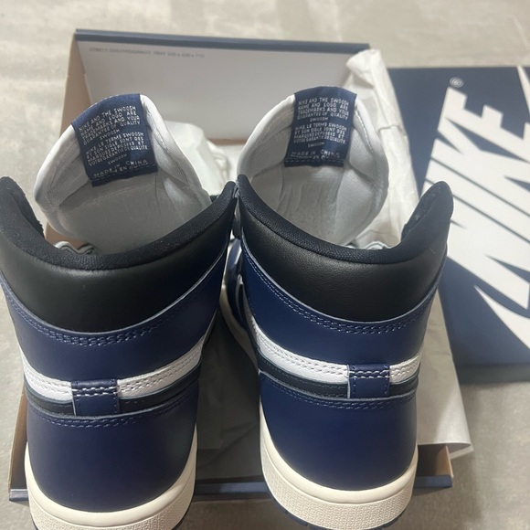 Air Jordan 1 Retro High OG 'Midnight Navy Men’s 5.5 / Womens 7 BRAND NEW W/BOX - Picture 7 of 8